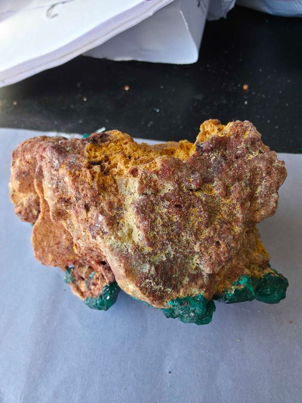 Superbe Sp&eacute;cimen de Dioptase sur Matrice-Congo RDC 