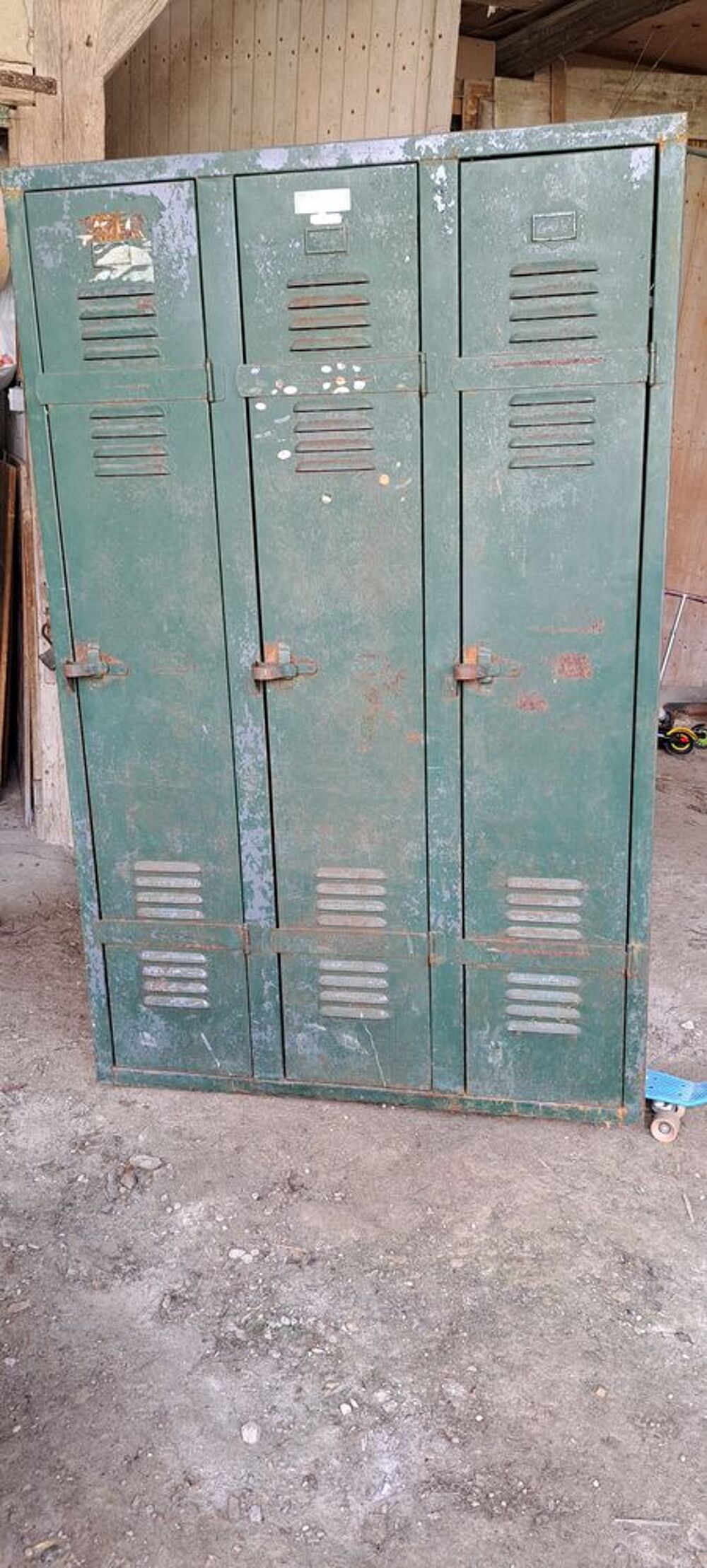 Armoire vestiaire m&eacute;tallique industrielle Meubles
