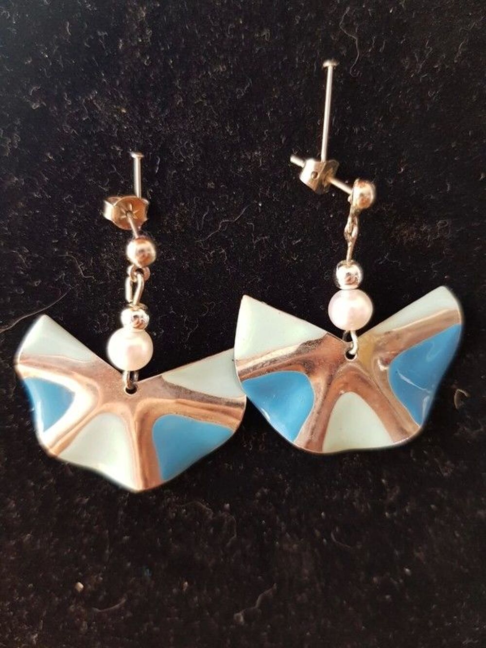 Boucles d'oreilles pendantes argent&eacute;es et bleues neuves 3,5 Bijoux et montres