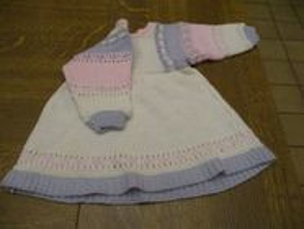 Robe 6 mois ray&eacute;e aux manches rose et gris
Vêtements enfants