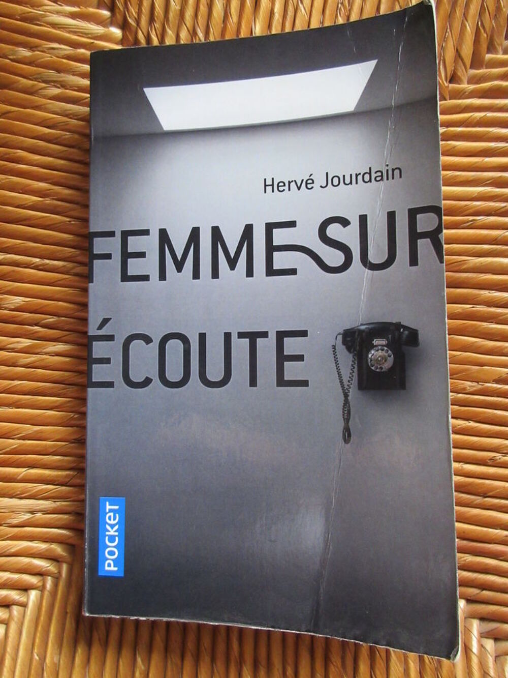 Femme sur &eacute;coute d'Herv&egrave; Jourdain Livres et BD