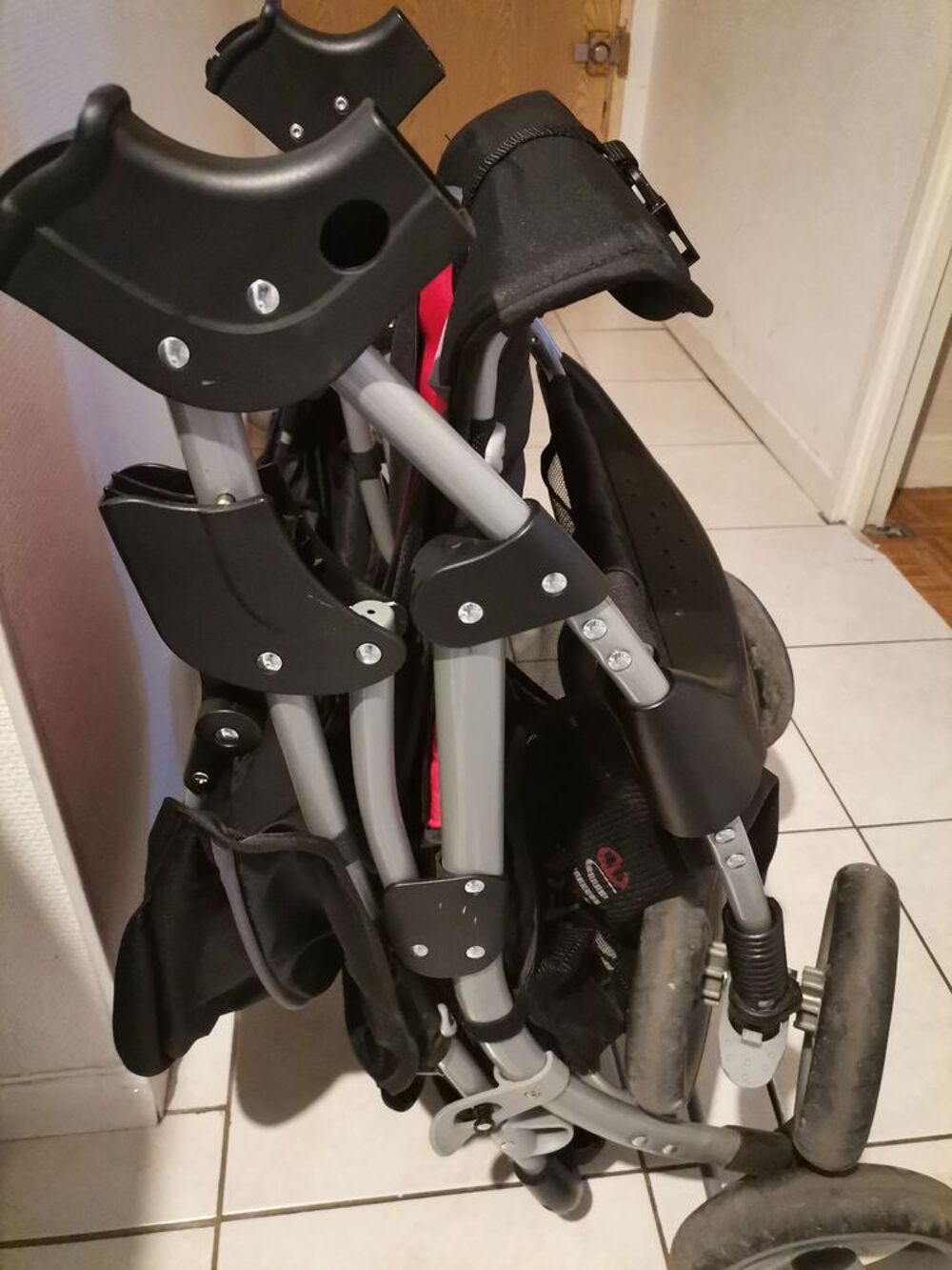  poussette trottine bon &eacute;tat &agrave; 40euro Puriculture