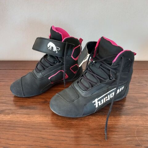 Bottillon moto femme FURIGAN
pointure 40
BE 25 Bourgtheroulde-Infreville (27)