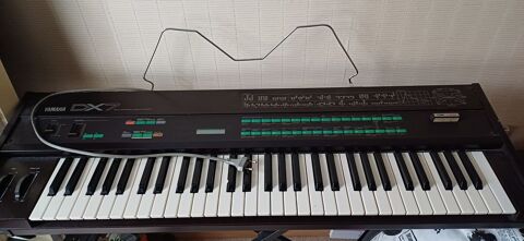 Clavier DX7 yamaha 500 Rennes (35)