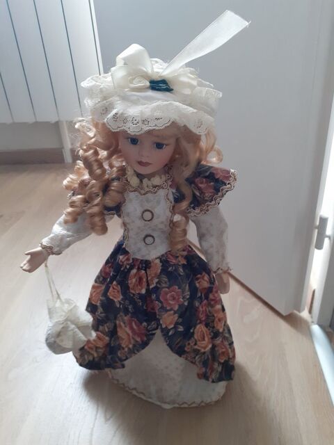 Poupe porcelaine 15 Saint-Georges-sur-Baulche (89)