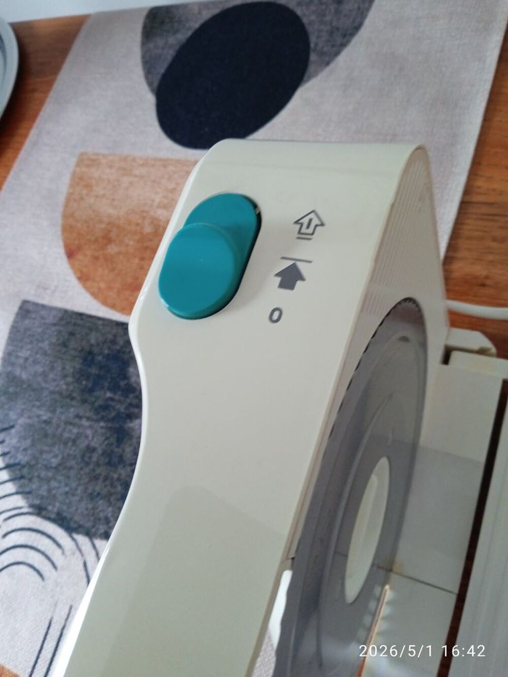 trancheuse &eacute;lectrique soit pain ou viande Electroménager