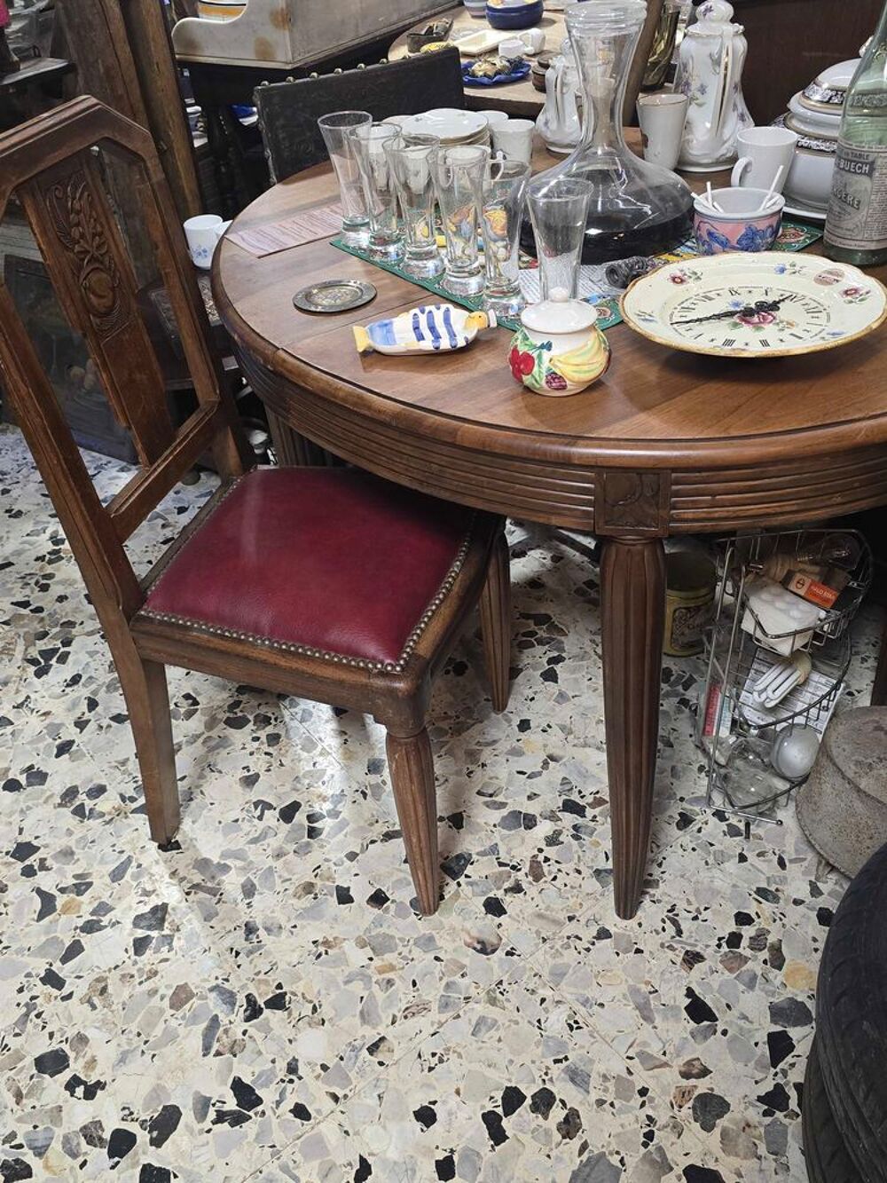 table ovale 77 cm ht, 1,10 m x 0,96 m art deco en noyer 