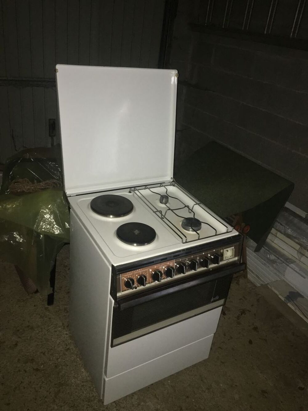 cuisini&egrave;re Deville Electroménager