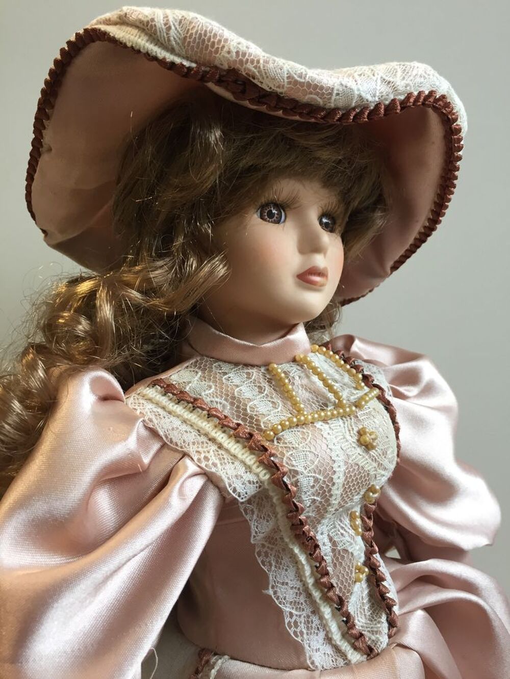 Poup&eacute;e en Porcelaine de Luxe &quot;First Lady&quot; 