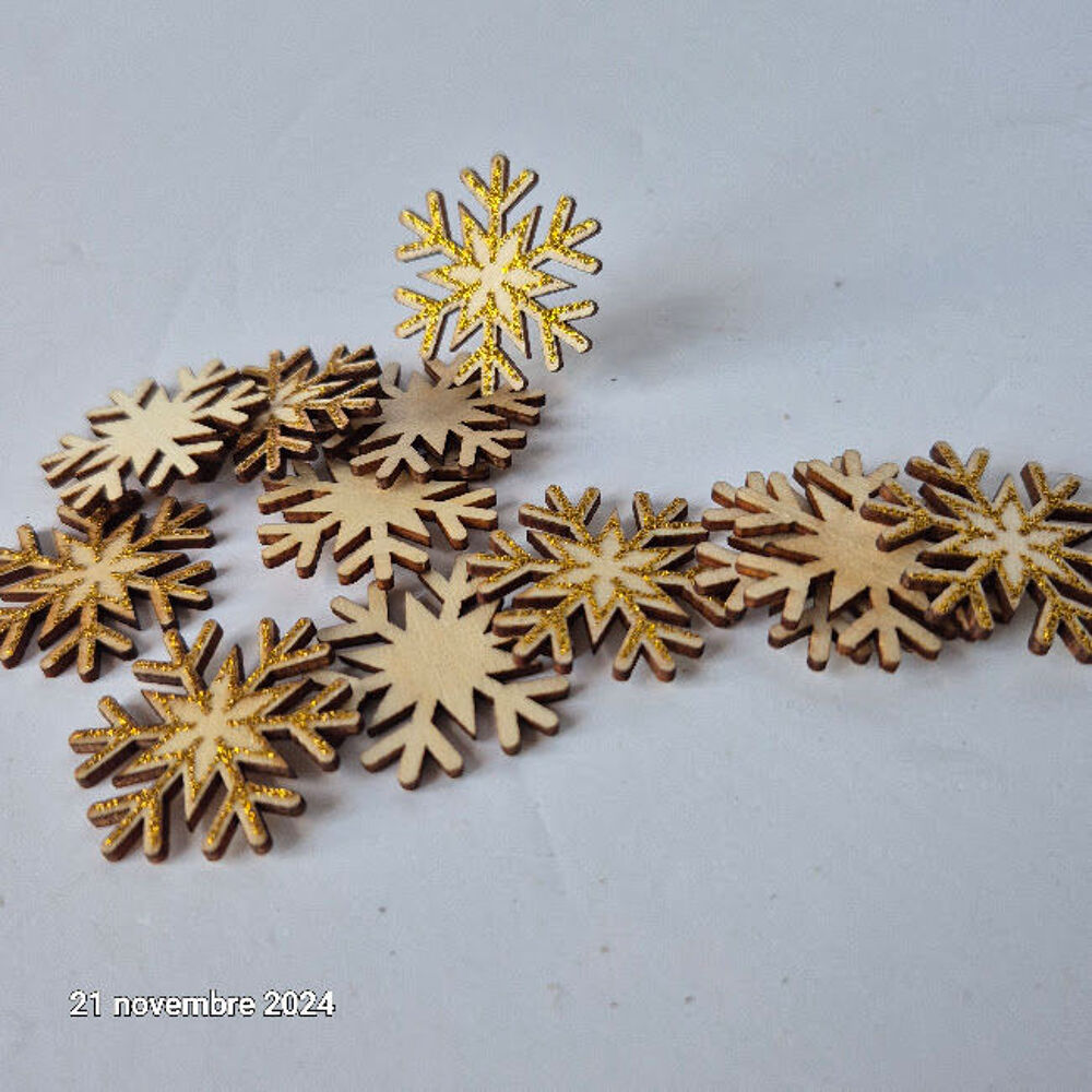 Lot de 24 pi&egrave;ces en bois pour la d&eacute;coration de Noel , &eacute;toile Décoration
