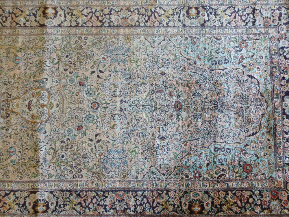 Tapis en soie origine : HEREKEY Décoration
