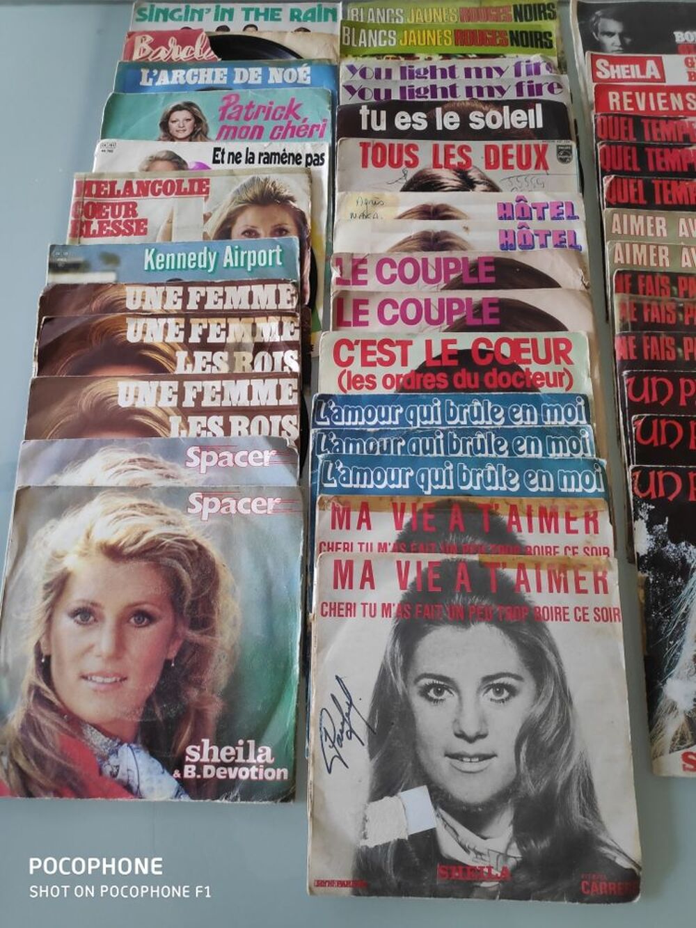 Lot de 42 disques vinyles 45 tours SHEILA CD et vinyles