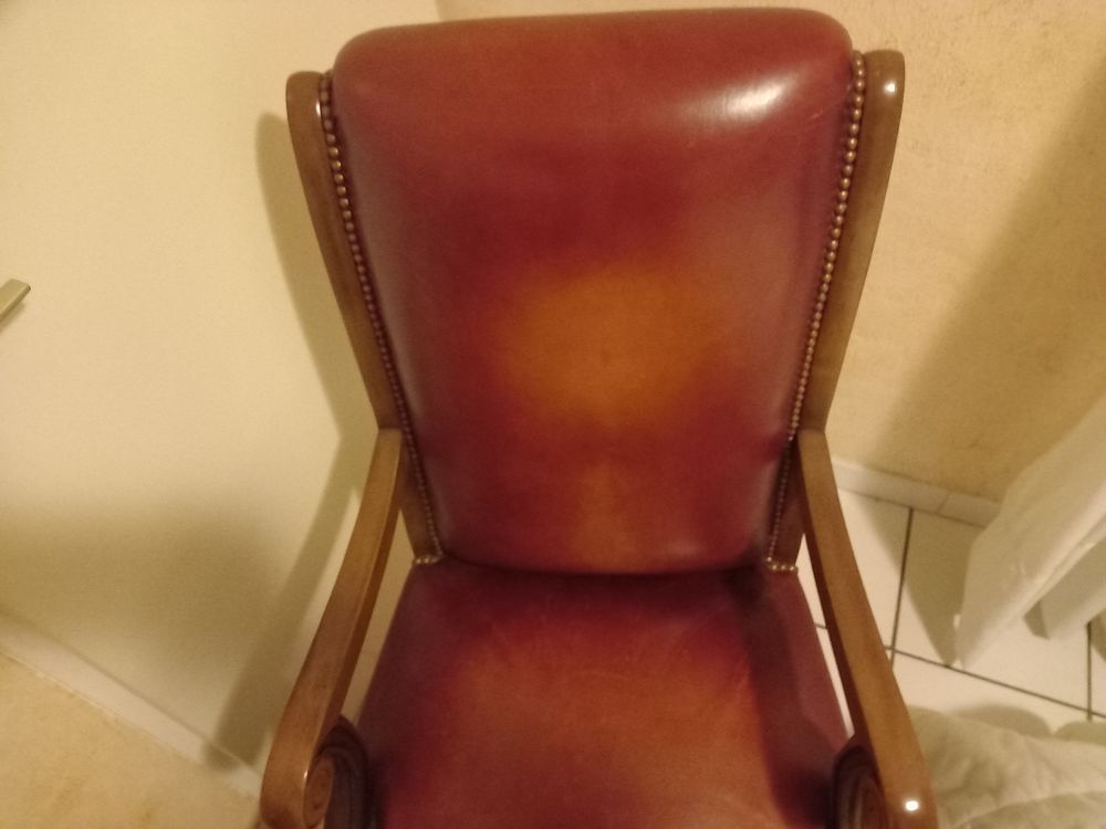 BUREAU ET SON FAUTEUIL Meubles