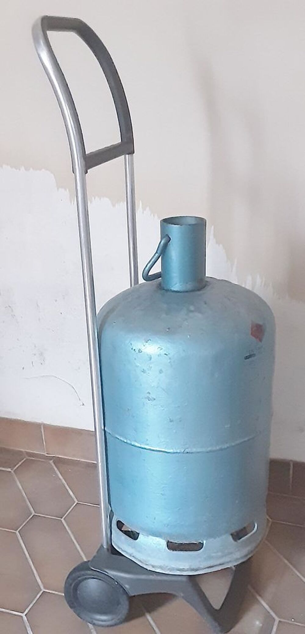 lot de 2 d&eacute;tendeurs et 4 bouteilles 13kgs de butane vides Bricolage