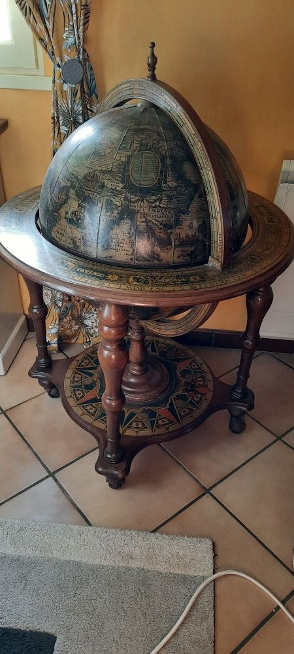 mappemonde bar ancienne sur roulettes Décoration