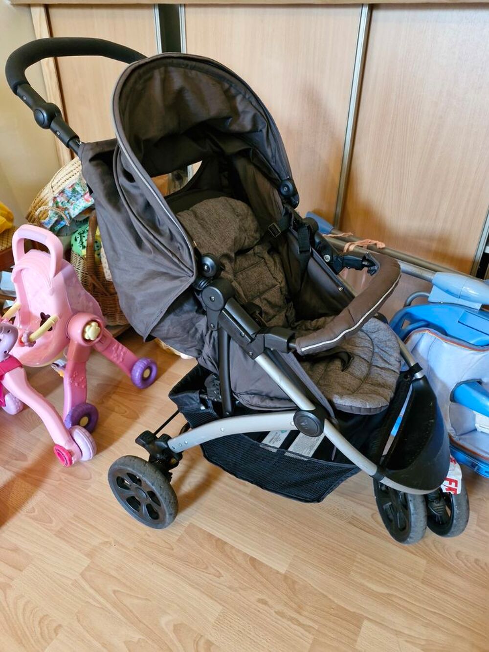 Poussette Pu�riculture