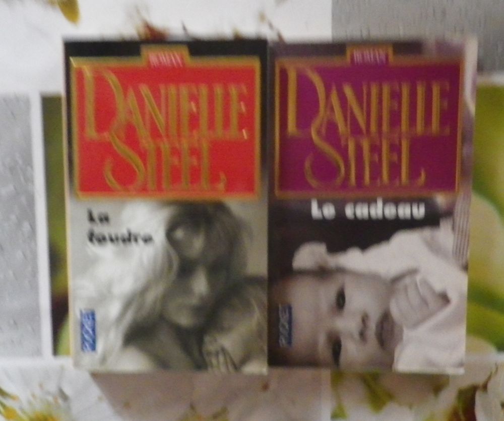 LOT DE 4 ROMANS DE DANIELLE STEEL Livres et BD