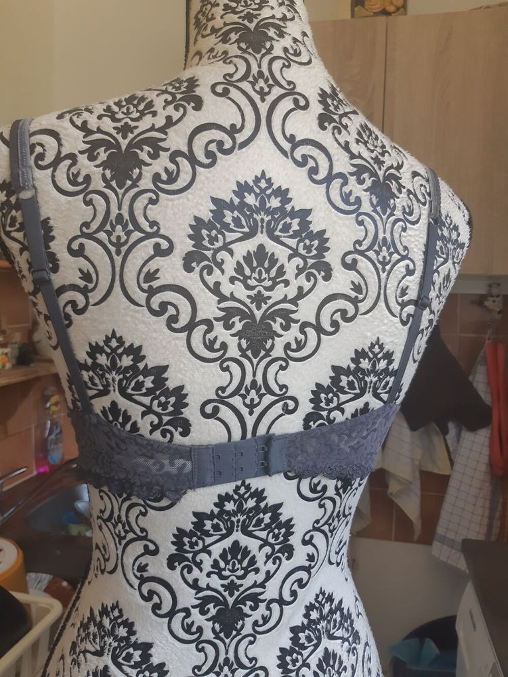  soutien gorge gris a motifs en reliefs NEUF ETAM T 90C Vêtements