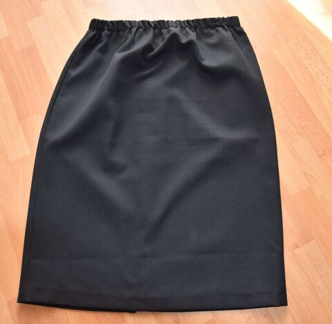 Taille 42. JUPE noire. Taille 42. Très bon état. 4 Gujan-Mestras (33)