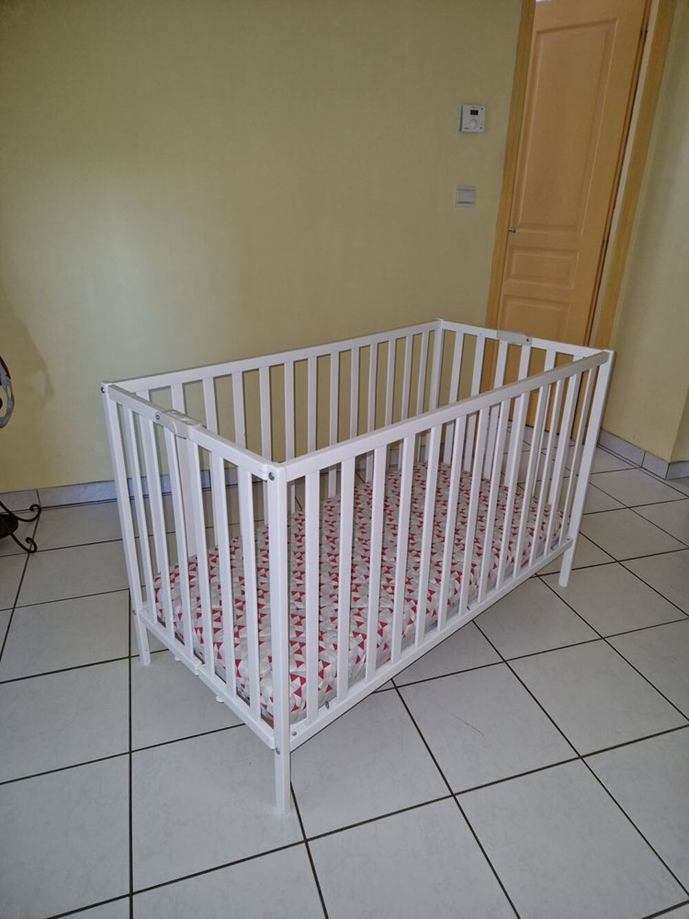 Lit b&eacute;b&eacute; laqu&eacute; blanc Puériculture