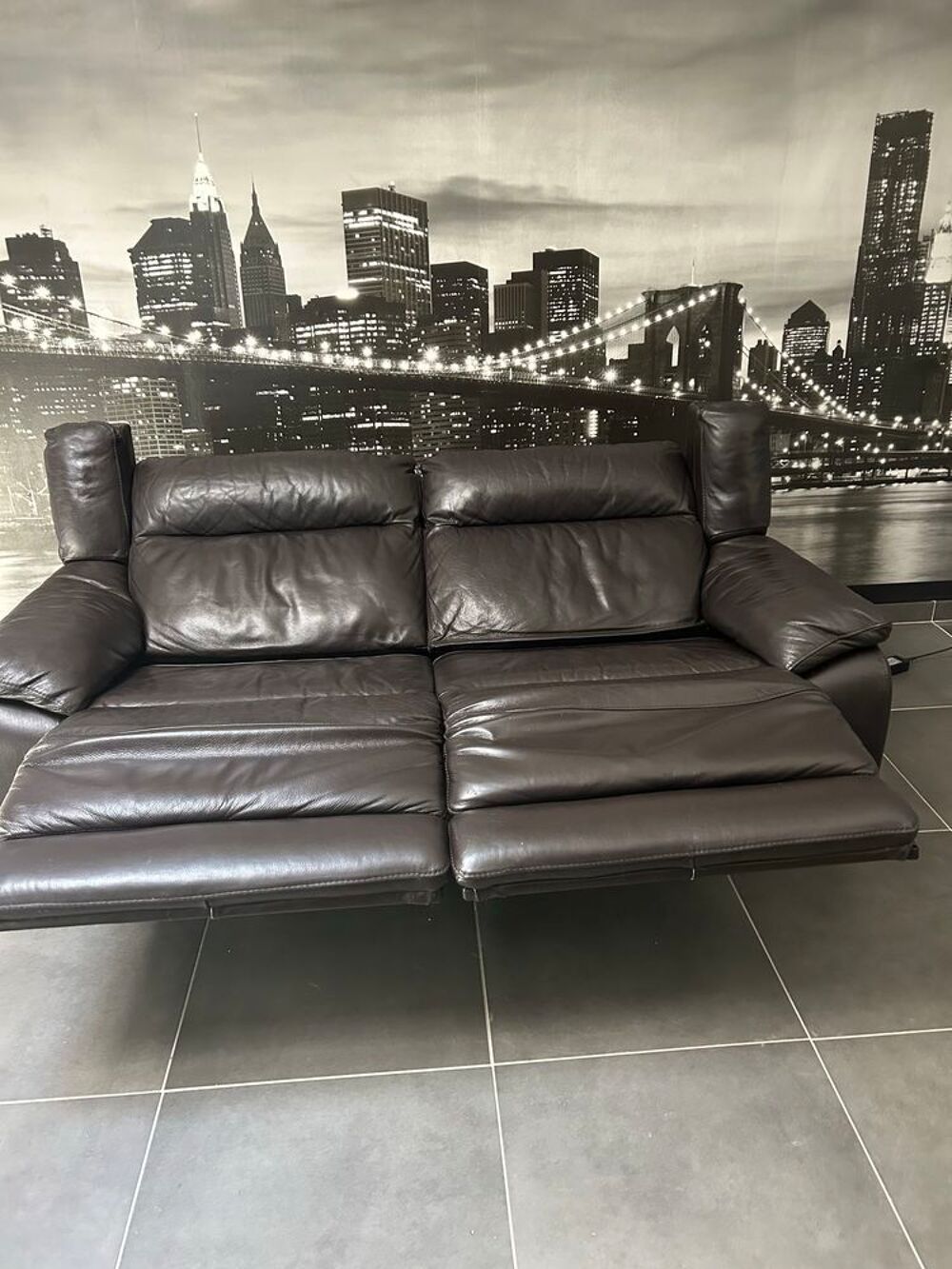 canap&eacute; cuir &eacute;lectrique en tr&egrave;s bon &eacute;tat Meubles