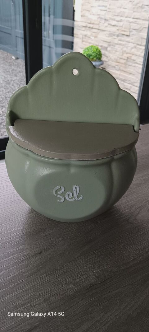 Bo�te � Sel en C�ramique Verte avec Couvercle 7 Yvrench (80)