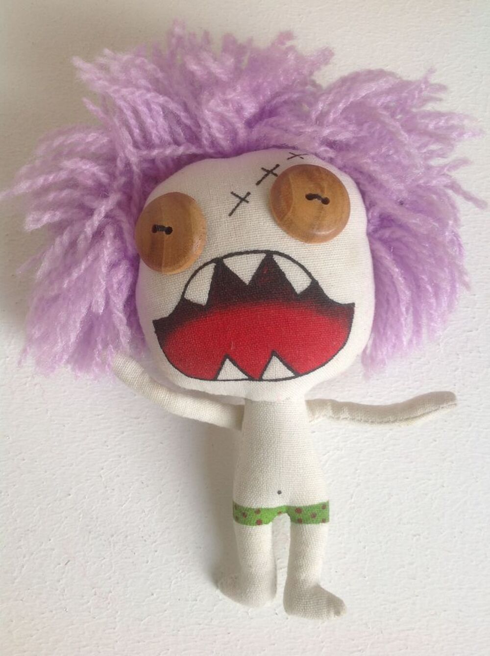POUP&Eacute;E GRI GRI ZOMBIE DOLLS CHEVEUX VIOLET Envoi Possible
Jeux / jouets