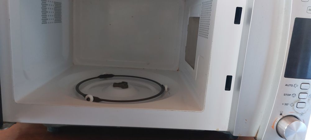 Micro-ondes tr&egrave;s bon &eacute;tat Electroménager