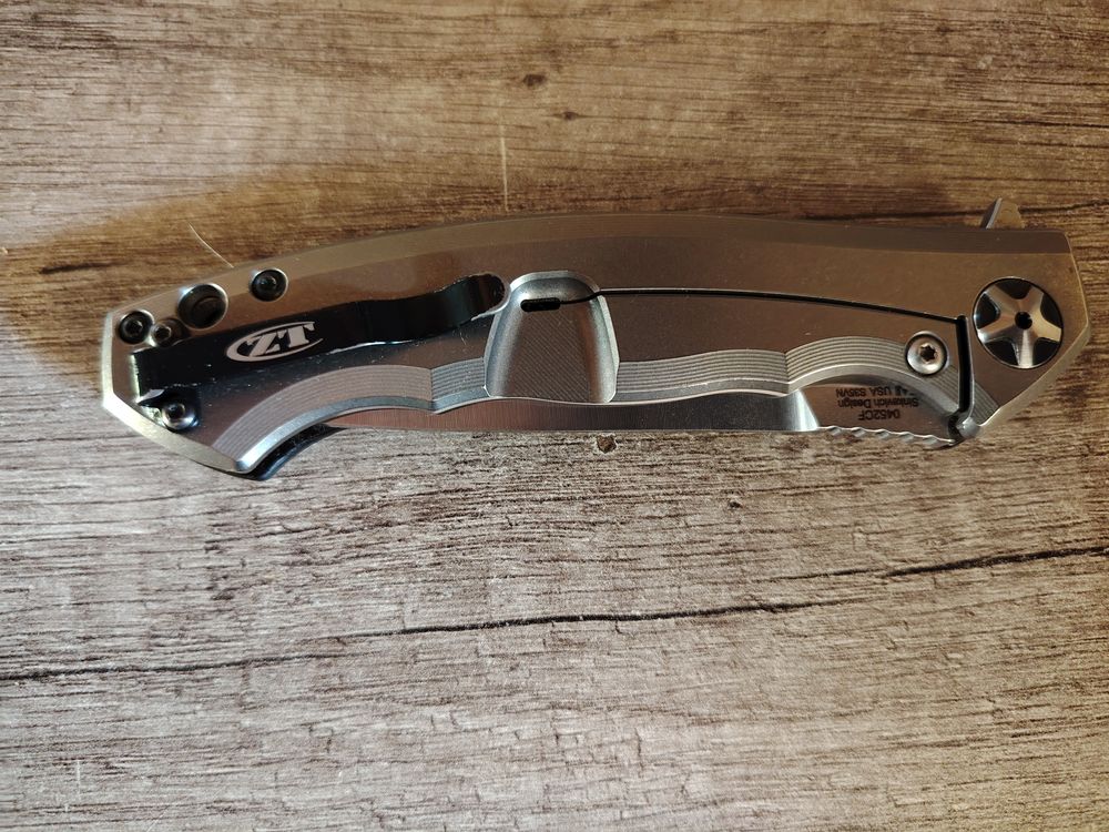 Zero Tolerance ZT0452CF Sinkevich Carbone/Titane 