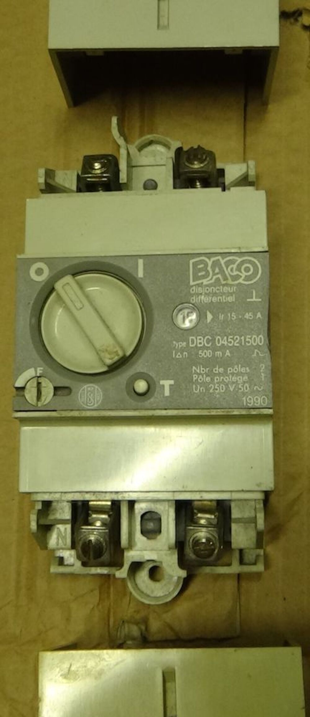 Disjoncteur monophas&eacute; 15/45 A Bricolage
