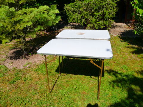 vacances camping table pliable blanche TBE 10 Brienne-le-Château (10)