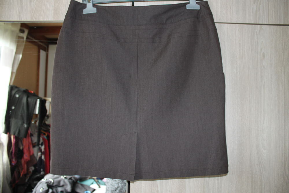 Jupe droite taille 42 Vêtements