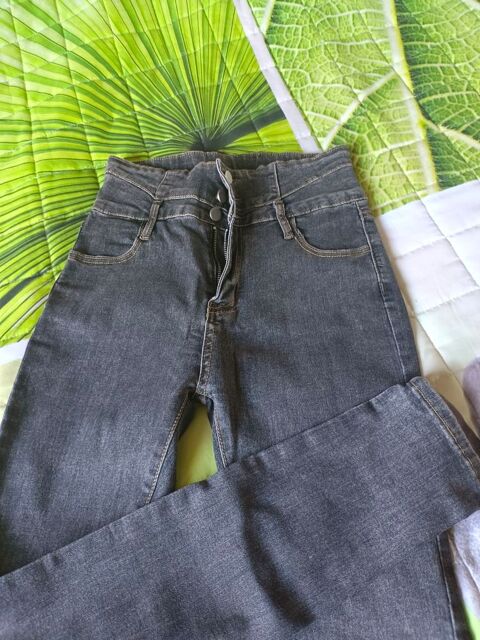 2 jeans taille L XL taille petit pour le dernier L 0 Sartrouville (78)