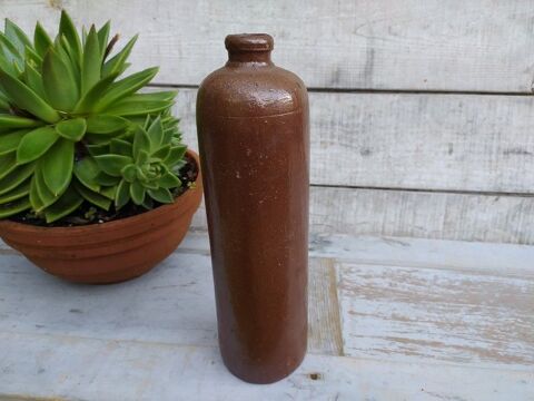 Ancienne Bouteille à Alcool en Grès 
25 Loches (37)