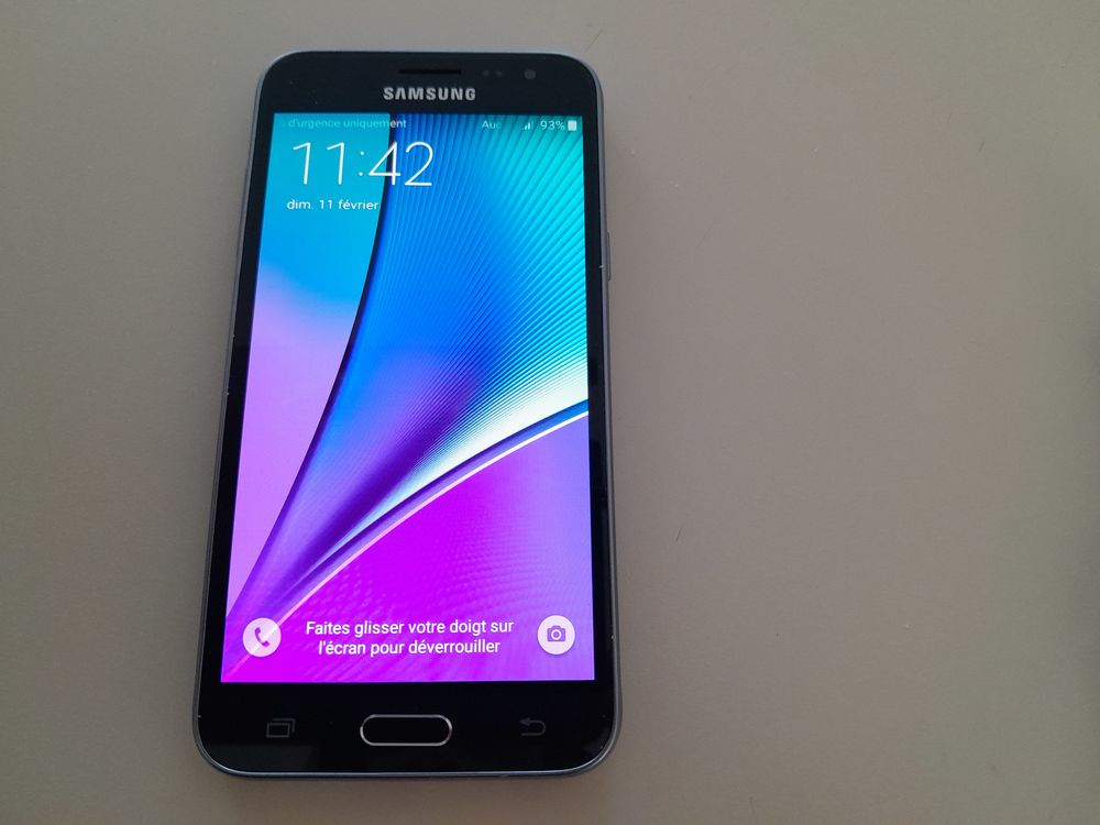 Portable Samsung Galaxy J3 (SM-J320FN) Téléphones et tablettes