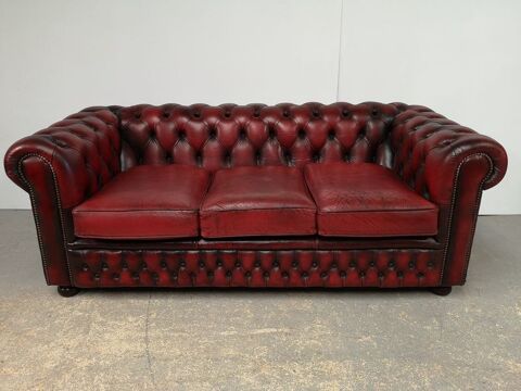 Canap chesterfield cuir rouge trois places 1400 Guclard (72)