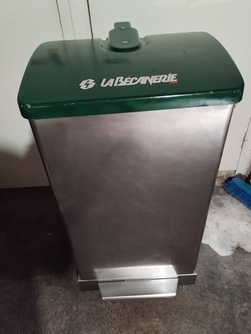 POUBELLE INOX 110Lt tr&egrave;s solide Jardin