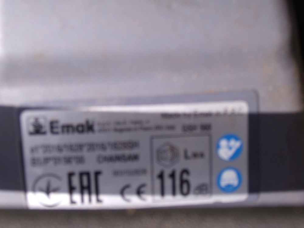 tron&ccedil;onneuse thermique
marque Oleo-Mac
GSH 560
Moteur Emak Bricolage