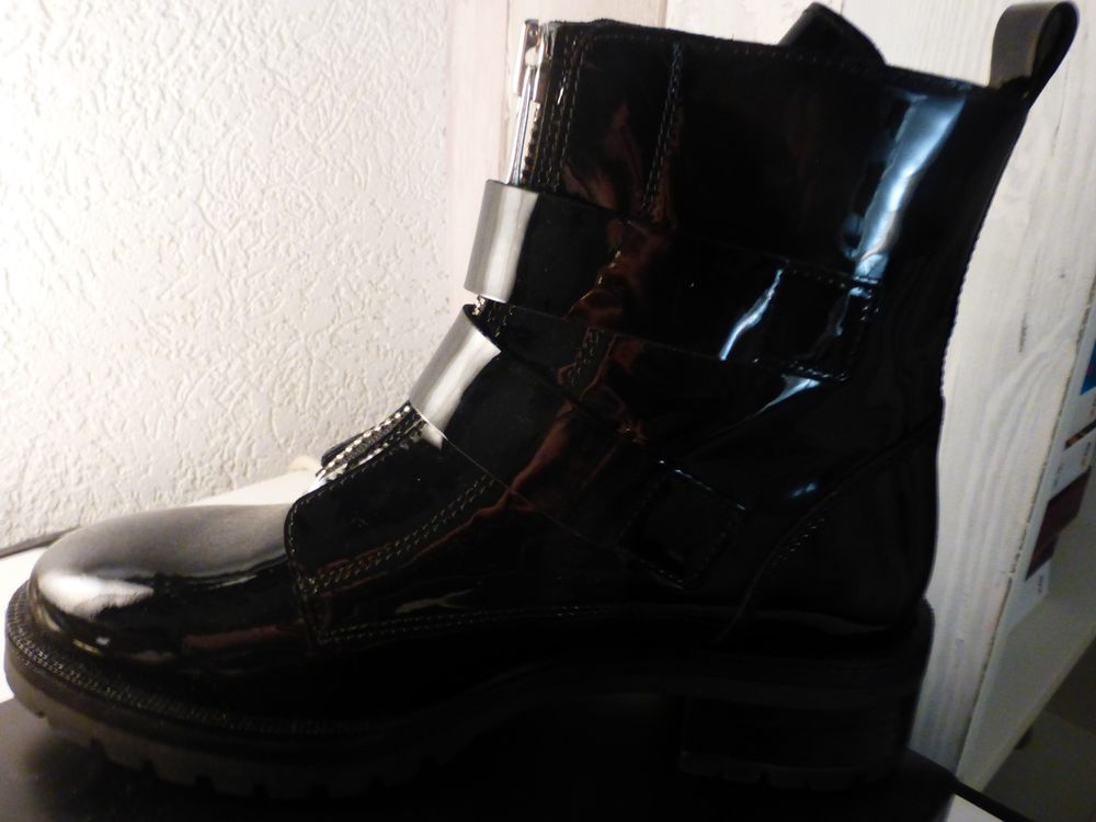 Jolies bottines noires Chaussures