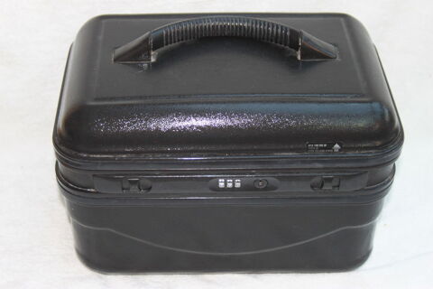 Vanity voyage rigide 20 Montigny-Lencoup (77)