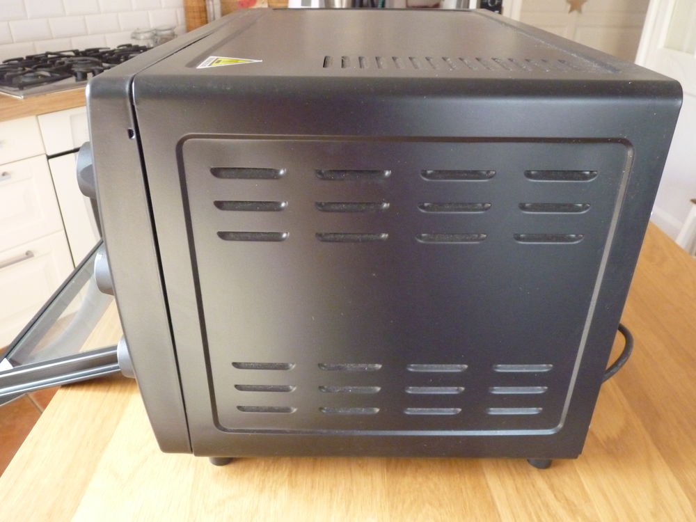 Four &eacute;lectrique 28 litres Thomson. Electrom�nager