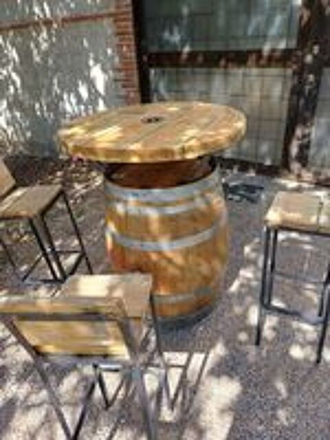   table haute avec tabouret tonneau 