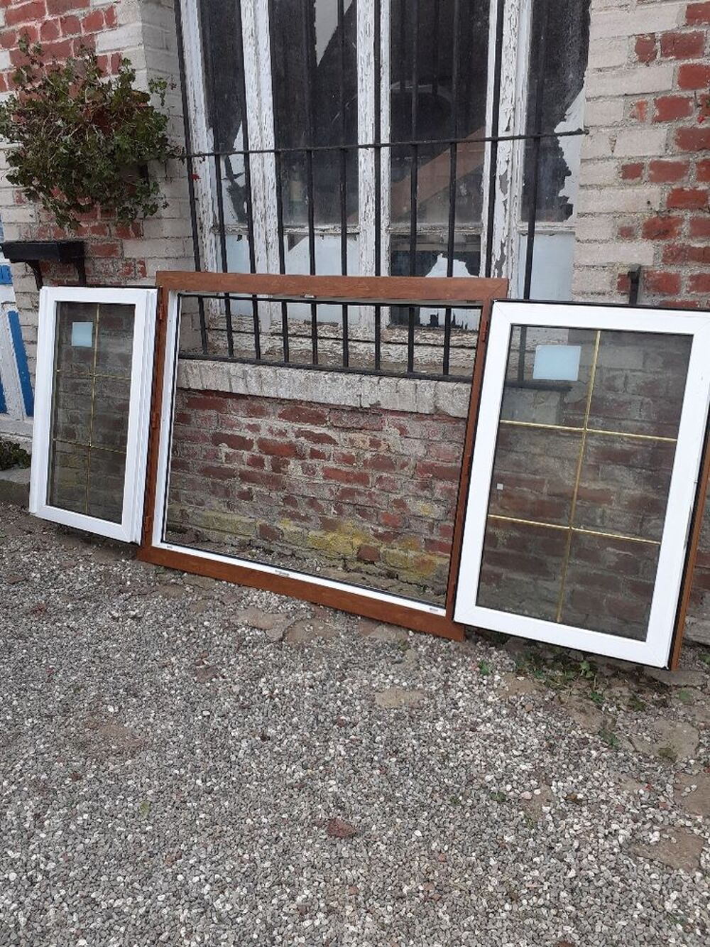 fen&ecirc;tre pvc marron et blanc Bricolage