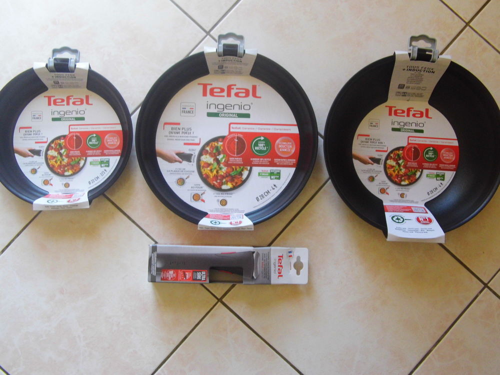 TEFAL Lot de 2 po&ecirc;les et un work et une poignet adaptable Electroménager