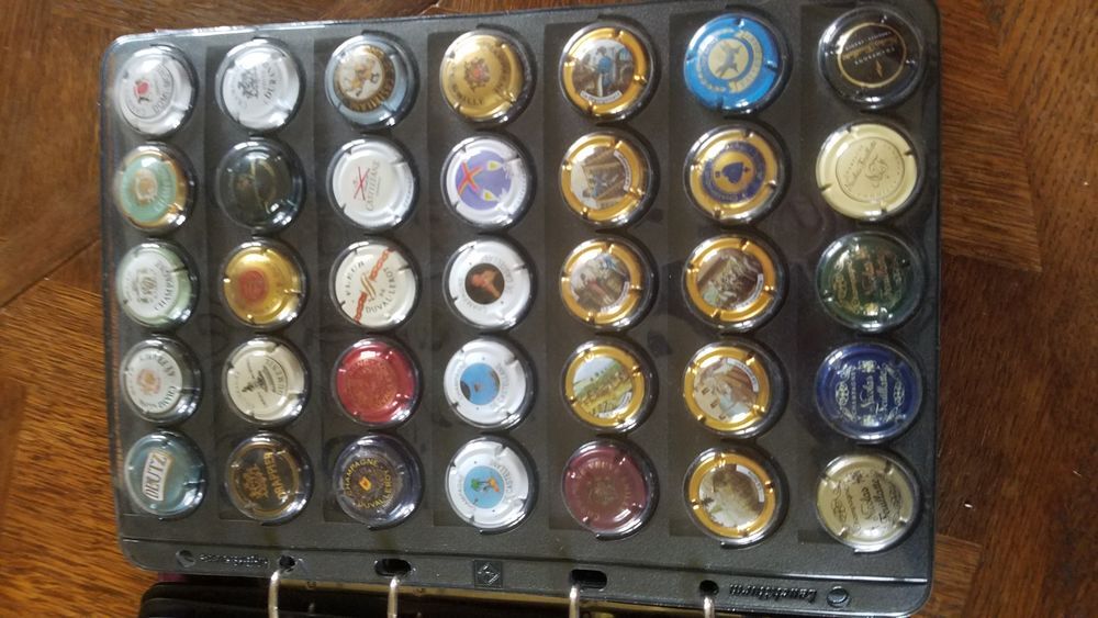 Classeur de capsules de champagne 