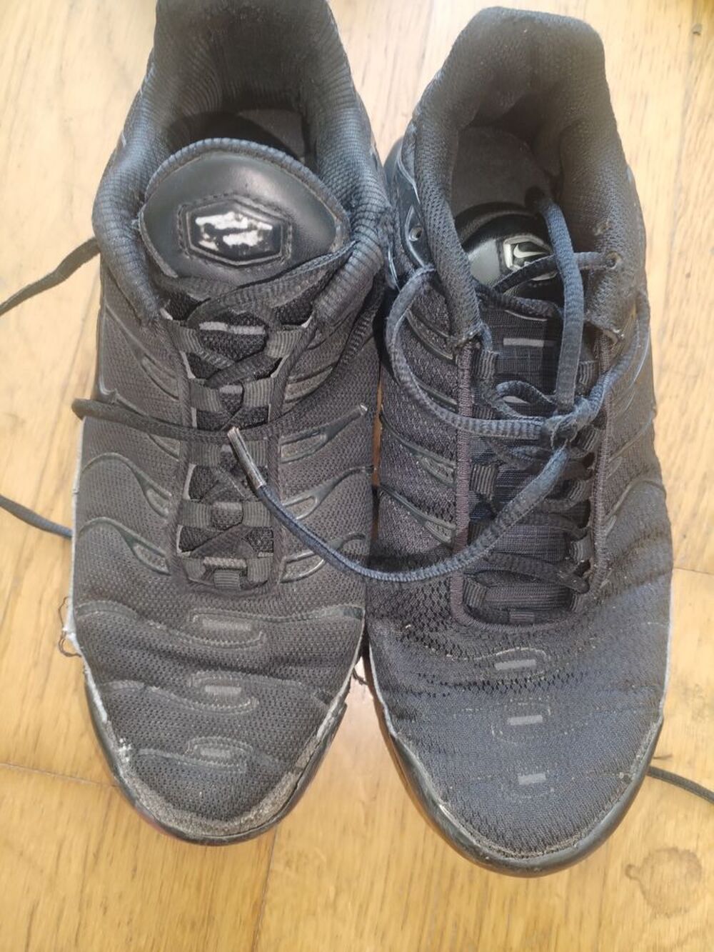 Nike TN (43)
Chaussures