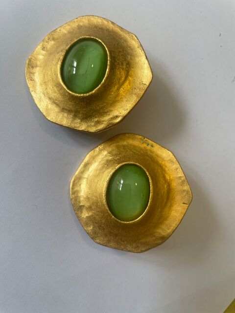 BO ronde dorée cabochon vert d'eau E.UNGARO Vigneux-sur-Seine (91)
