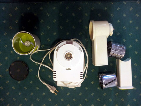 Robot Ménager = Combiné Râpe Hachoir Électrique 20 Arques (62)
