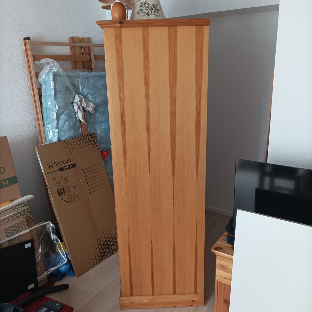 CHAMBRE EN PIN VERNIE NATUREL Meubles