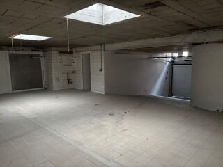  Parking / Garage  louer 100 m